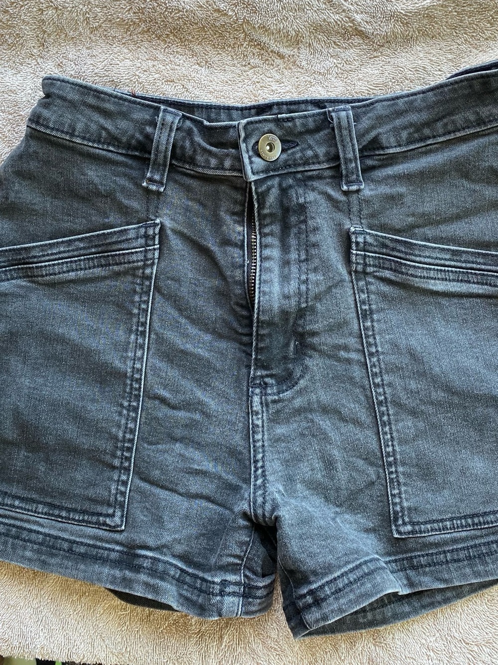 Vans Jessie High-Rise Denim Utility Patch Pocket Shorts - Washed Black 25